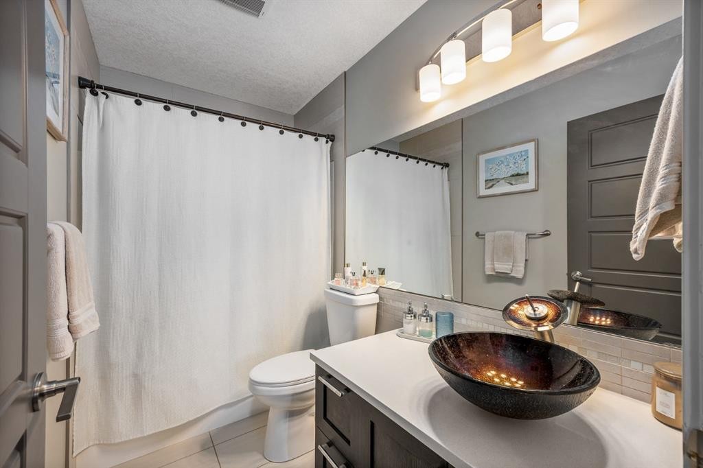1213 Hillcrest Manor Estates, Strathmore, AB