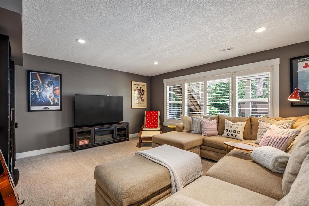 1213 Hillcrest Manor Estates, Strathmore, AB