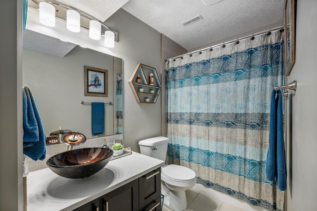 1213 Hillcrest Manor Estates, Strathmore, AB