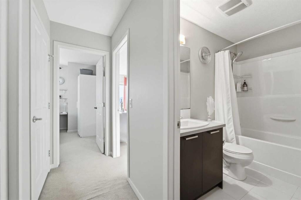 131 Copperpond Row Se, Calgary, AB
