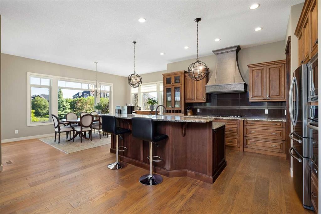 2 Heaver Gate, Heritage Pointe, AB