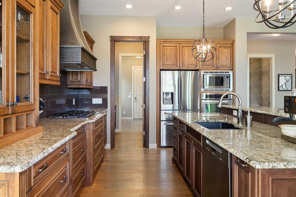2 Heaver Gate, Heritage Pointe, AB