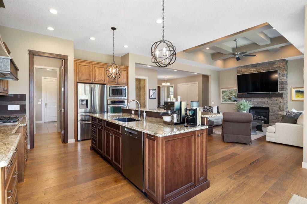2 Heaver Gate, Heritage Pointe, AB