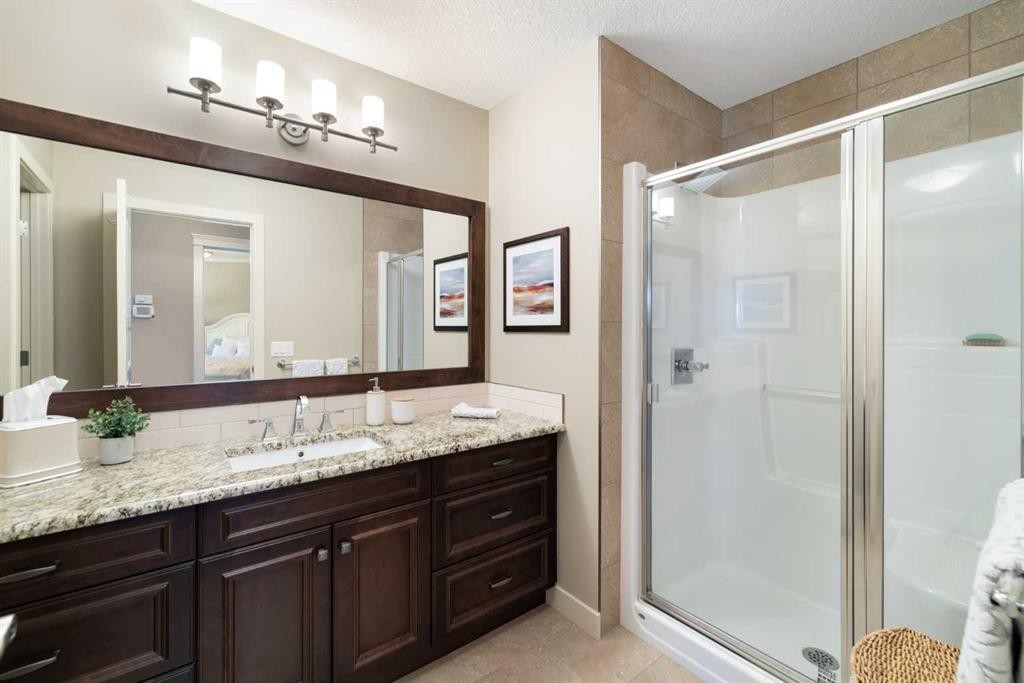 2 Heaver Gate, Heritage Pointe, AB
