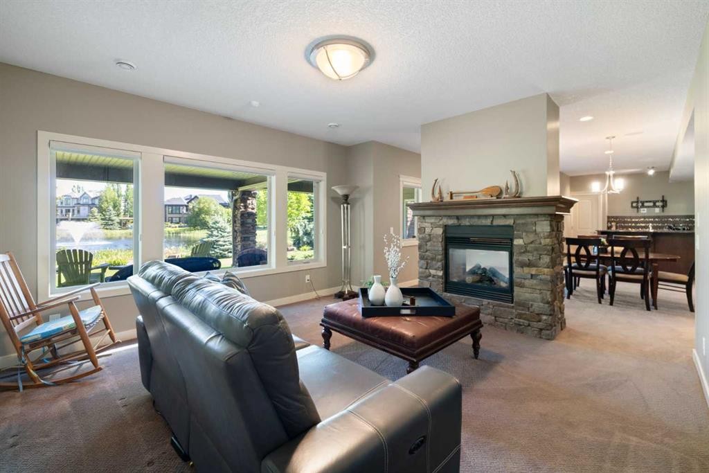 2 Heaver Gate, Heritage Pointe, AB