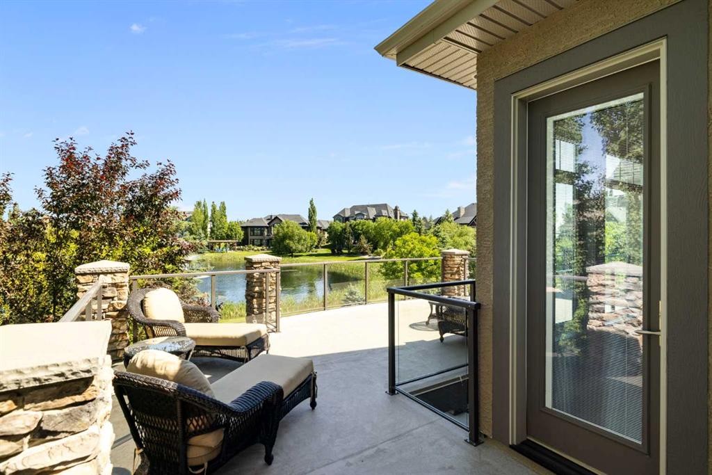 2 Heaver Gate, Heritage Pointe, AB