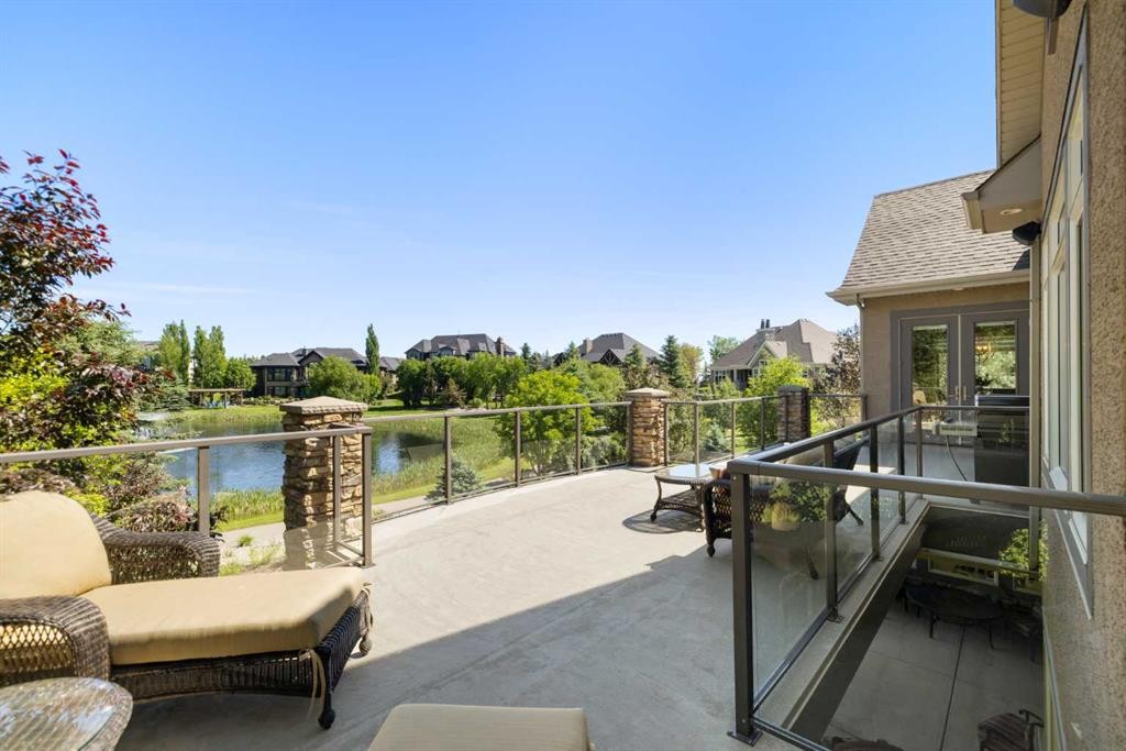 2 Heaver Gate, Heritage Pointe, AB