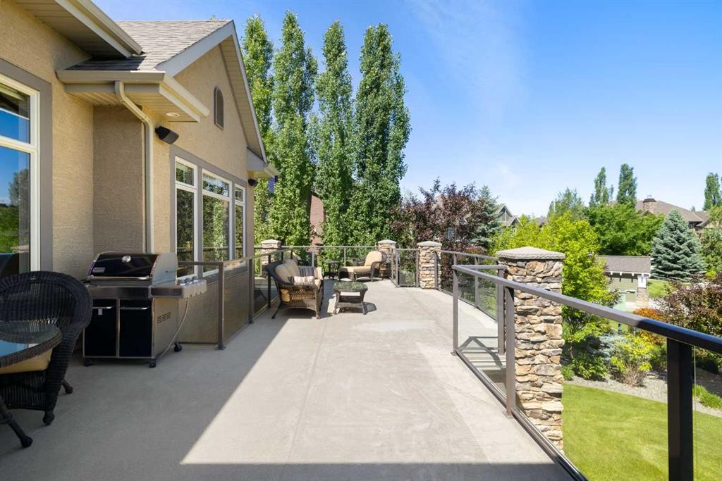2 Heaver Gate, Heritage Pointe, AB