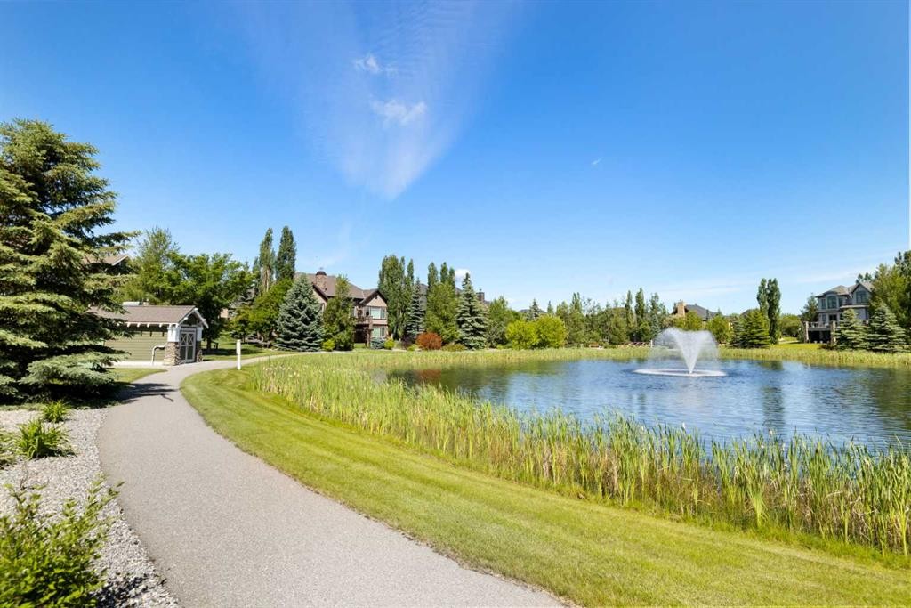 2 Heaver Gate, Heritage Pointe, AB
