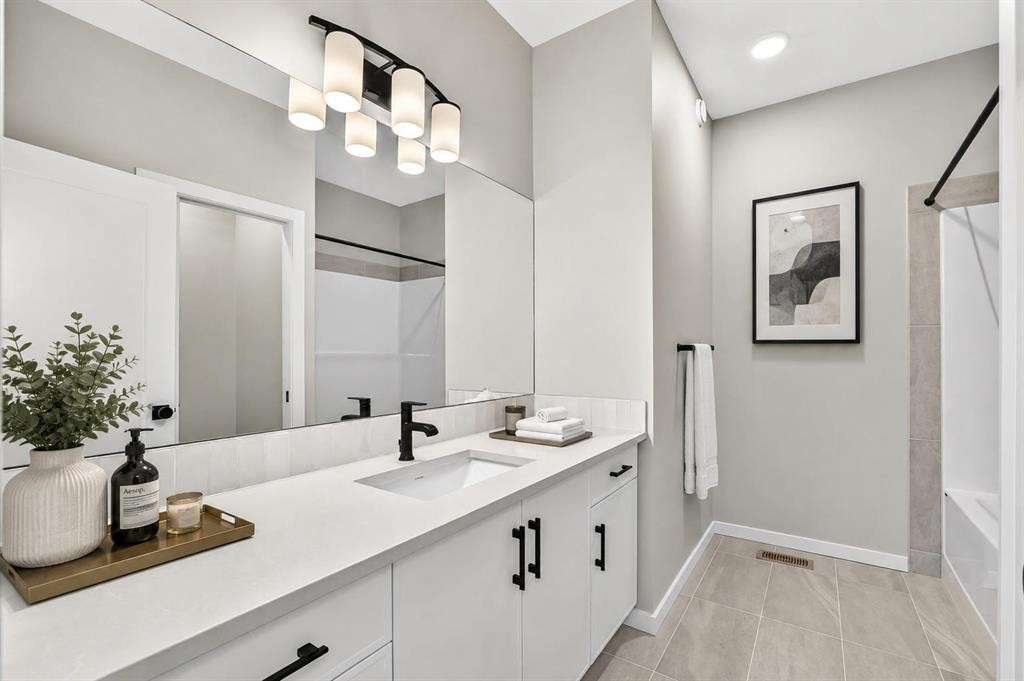 48 Creekside Path Sw, Calgary, AB - Indoor Photo Showing Bathroom