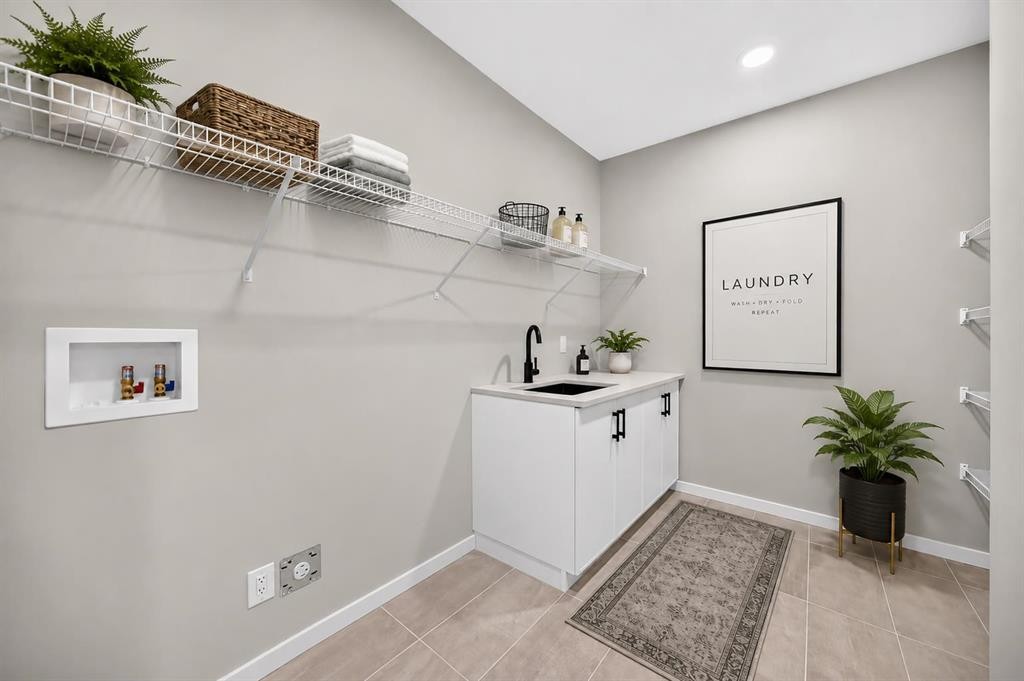 48 Creekside Path Sw, Calgary, AB - Indoor Photo Showing Other Room