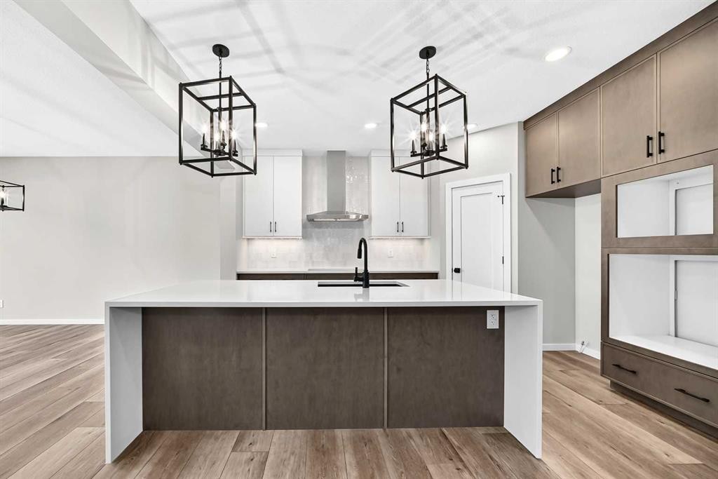 48 Creekside Path Sw, Calgary, AB - Indoor Photo Showing Kitchen