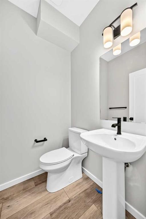 48 Creekside Path Sw, Calgary, AB - Indoor Photo Showing Bathroom