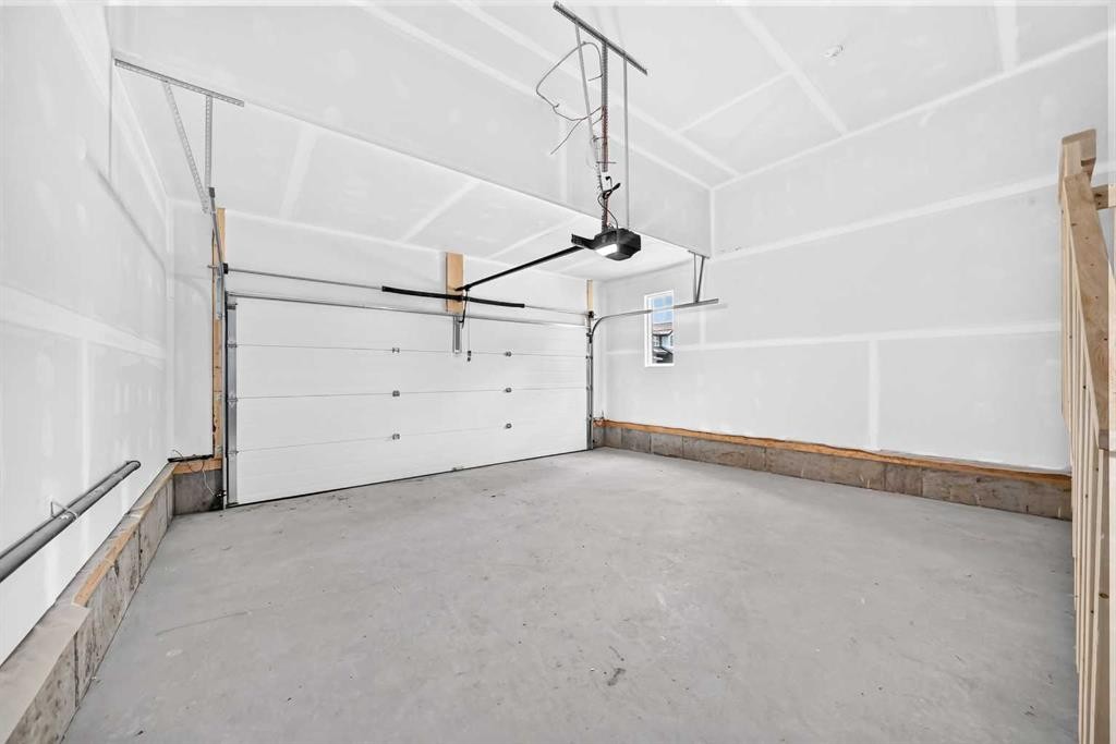 48 Creekside Path Sw, Calgary, AB - Indoor Photo Showing Garage