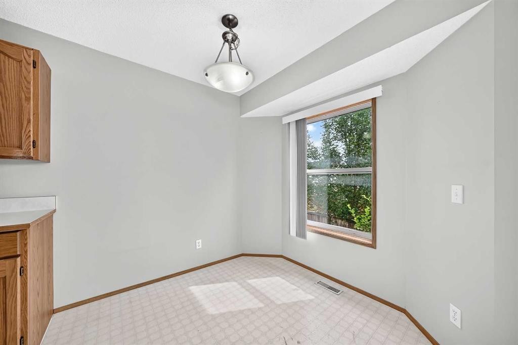 34 Shawinigan Lane Sw, Calgary, AB