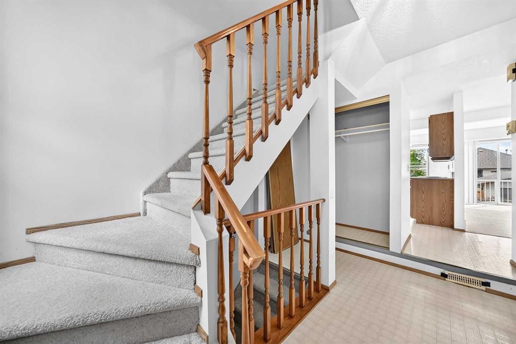 34 Shawinigan Lane Sw, Calgary, AB