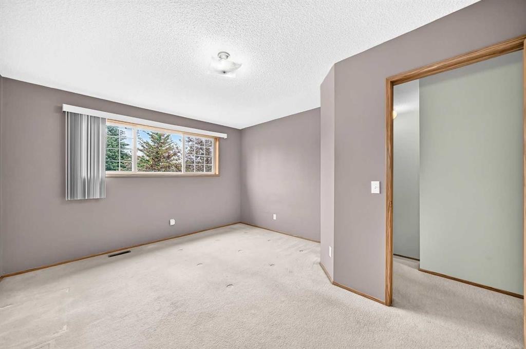 34 Shawinigan Lane Sw, Calgary, AB