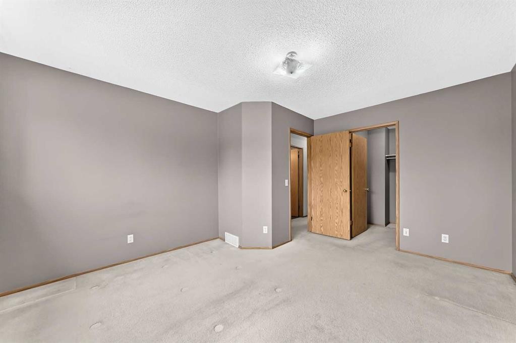 34 Shawinigan Lane Sw, Calgary, AB