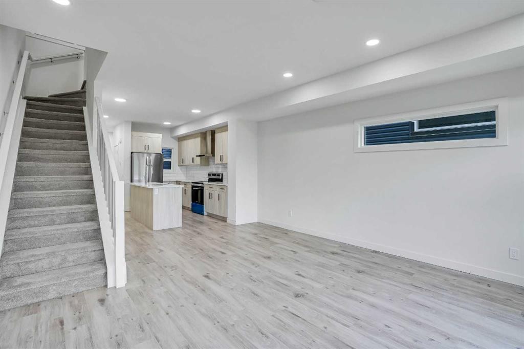 106-116 Saddlestone Heath Ne, Calgary, AB - Indoor Photo Showing Other Room