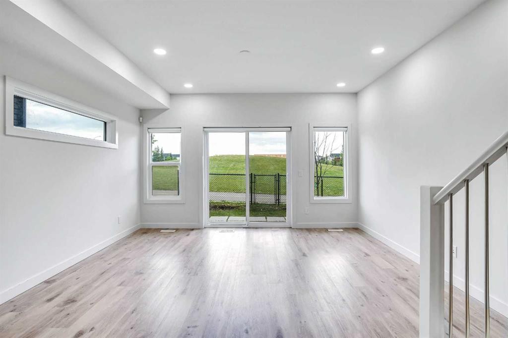 106-116 Saddlestone Heath Ne, Calgary, AB - Indoor Photo Showing Other Room