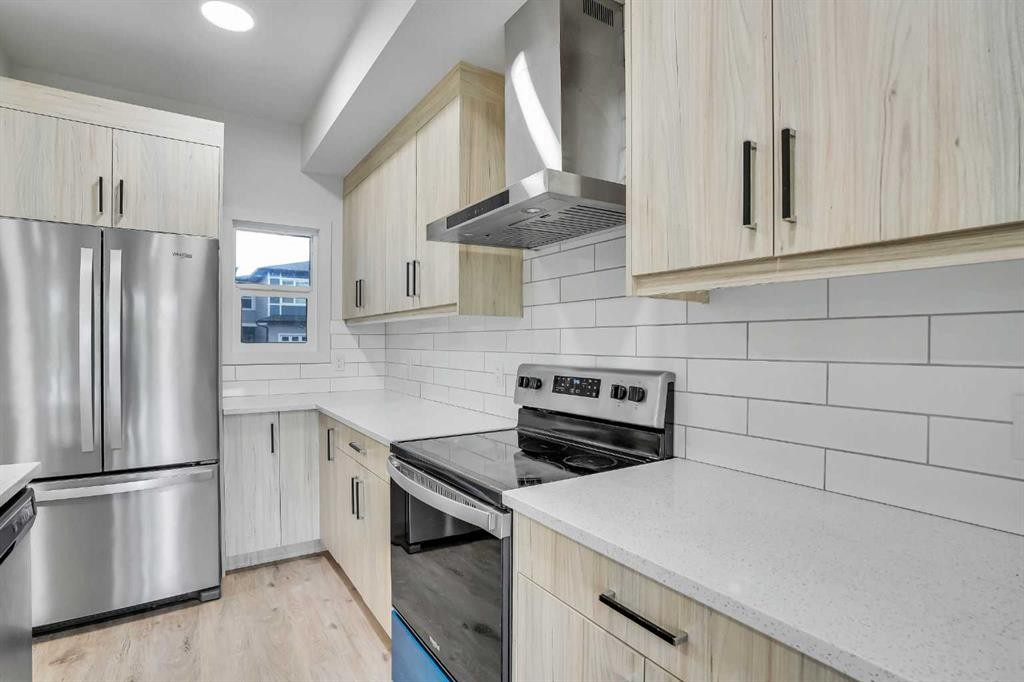 106-116 Saddlestone Heath Ne, Calgary, AB - Indoor Photo Showing Kitchen With Stainless Steel Kitchen With Upgraded Kitchen