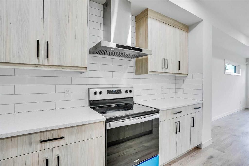 106-116 Saddlestone Heath Ne, Calgary, AB - Indoor Photo Showing Kitchen With Upgraded Kitchen