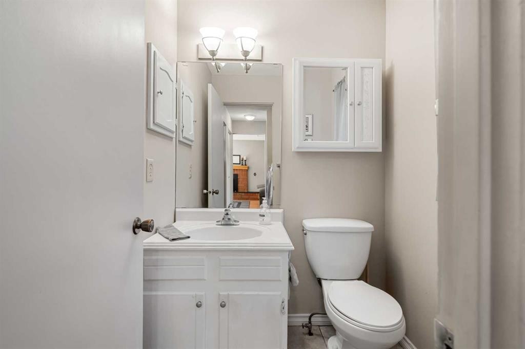 1102 Lake Christina Way Se, Calgary, AB - Indoor Photo Showing Bathroom