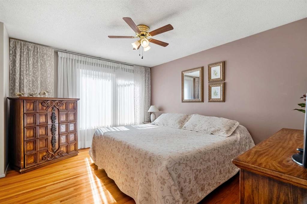 1102 Lake Christina Way Se, Calgary, AB - Indoor Photo Showing Bedroom