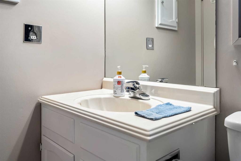 1102 Lake Christina Way Se, Calgary, AB - Indoor Photo Showing Bathroom