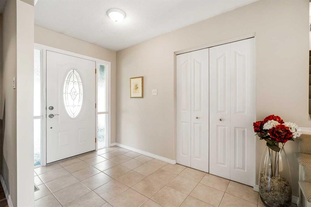 1102 Lake Christina Way Se, Calgary, AB - Indoor Photo Showing Other Room