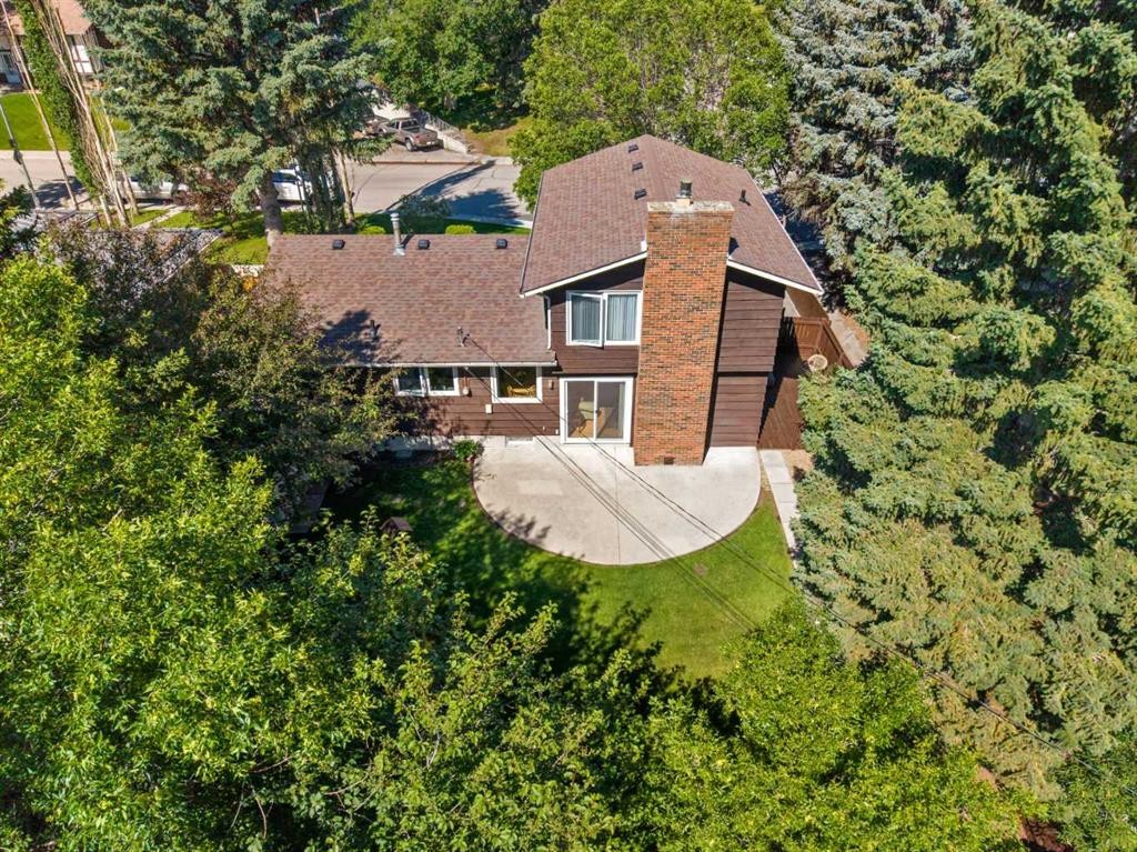 1102 Lake Christina Way Se, Calgary, AB - Outdoor