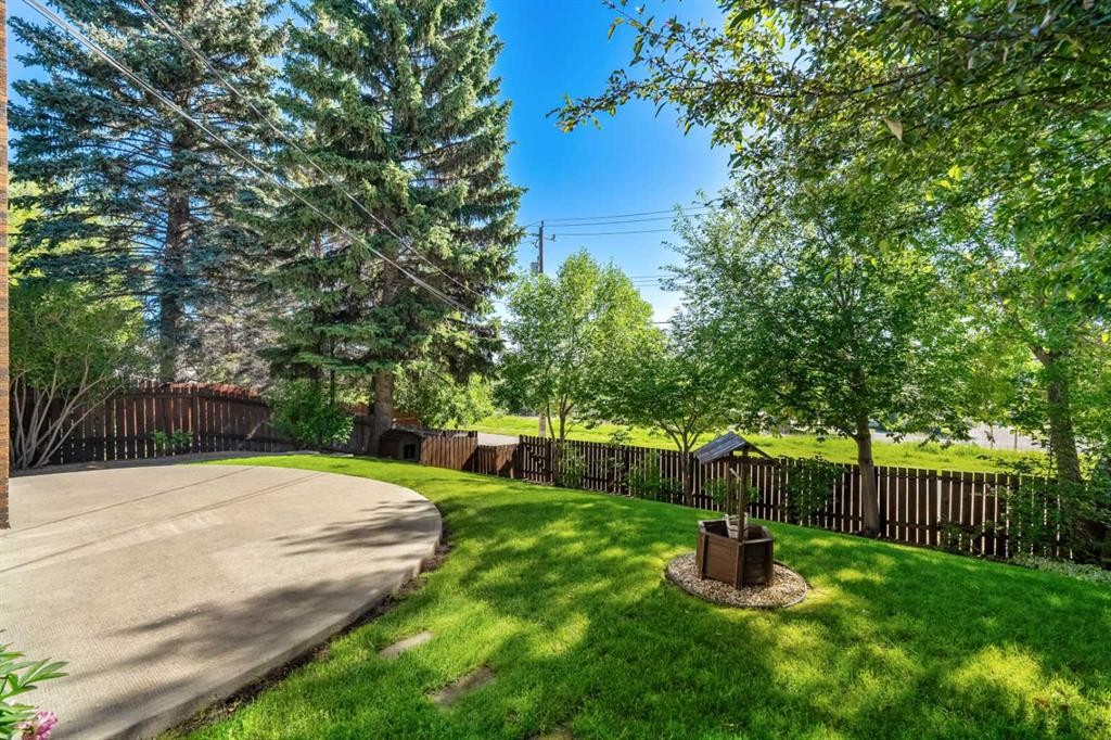 1102 Lake Christina Way Se, Calgary, AB - Outdoor