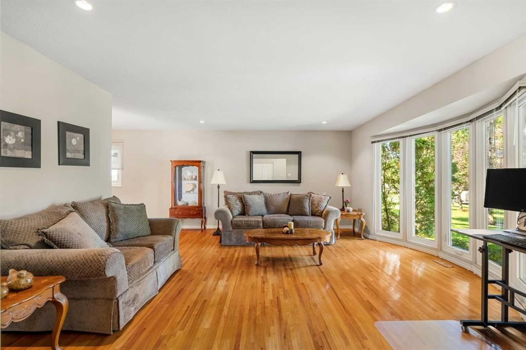 1102 Lake Christina Way Se, Calgary, AB - Indoor Photo Showing Living Room