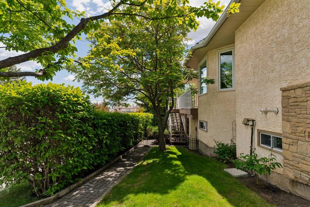 5 Sienna Hills Court Sw, Calgary, AB