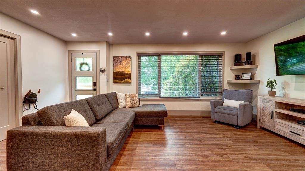 5213 3A Street West, Claresholm, AB - Indoor Photo Showing Living Room