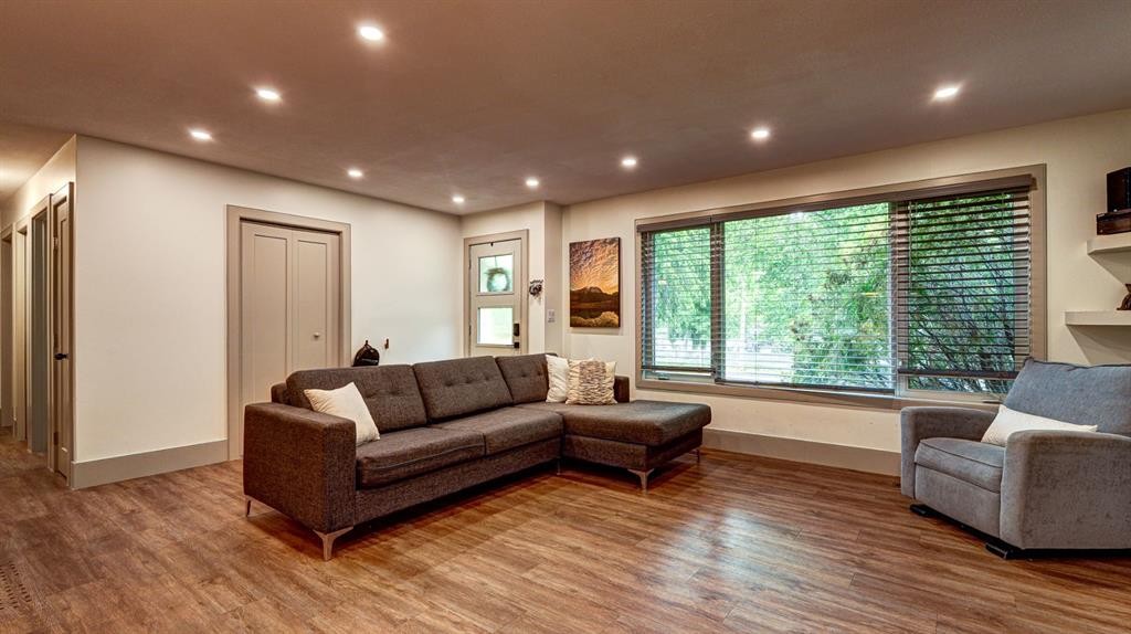 5213 3A Street West, Claresholm, AB - Indoor Photo Showing Living Room