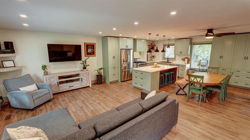 5213 3A Street West, Claresholm, AB - Indoor Photo Showing Living Room