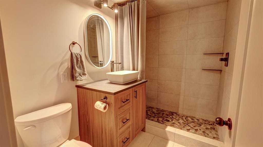 5213 3A Street West, Claresholm, AB - Indoor Photo Showing Bathroom
