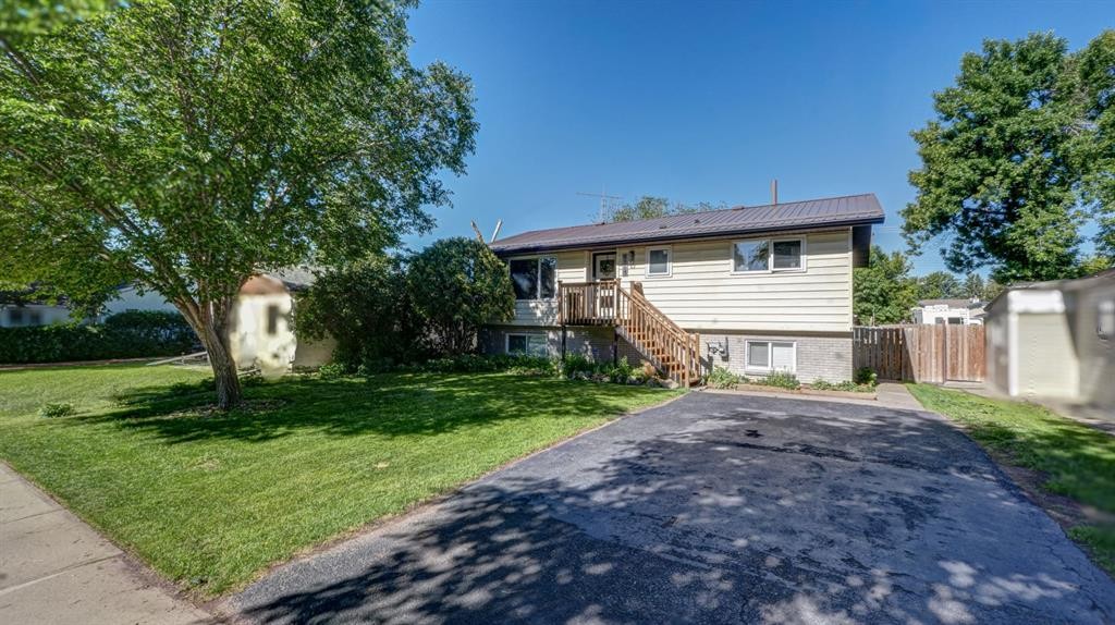 5213 3A Street West, Claresholm, AB - Outdoor