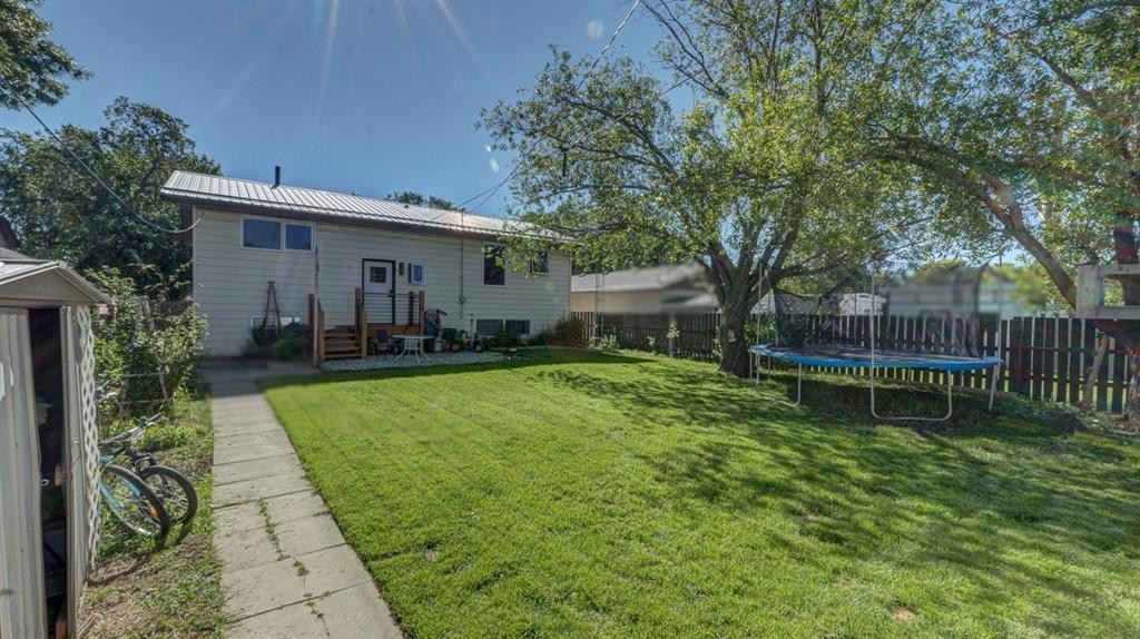 5213 3A Street West, Claresholm, AB - Outdoor