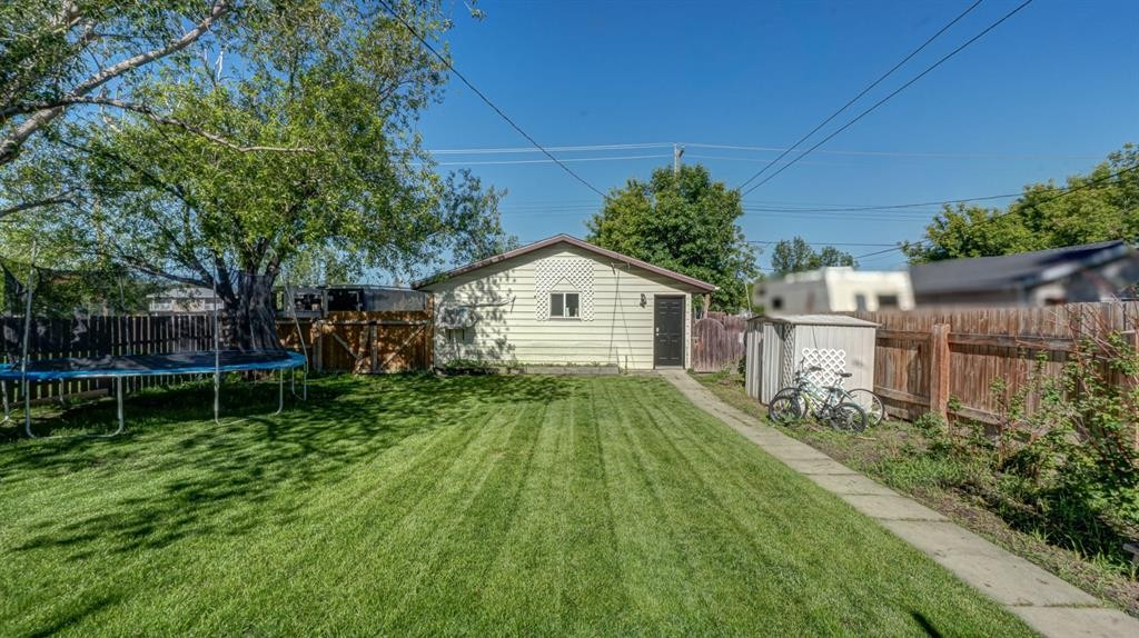 5213 3A Street West, Claresholm, AB - Outdoor