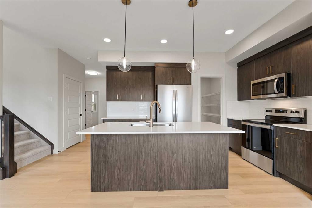 38 Waterford Mews, Chestermere, AB - Indoor Photo Showing Kitchen With Double Sink With Upgraded Kitchen