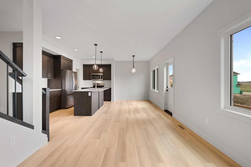 38 Waterford Mews, Chestermere, AB - Indoor Photo Showing Kitchen