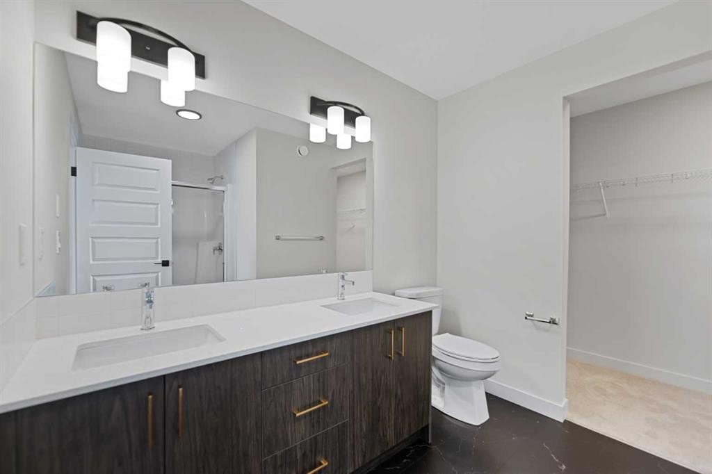 38 Waterford Mews, Chestermere, AB - Indoor Photo Showing Bathroom