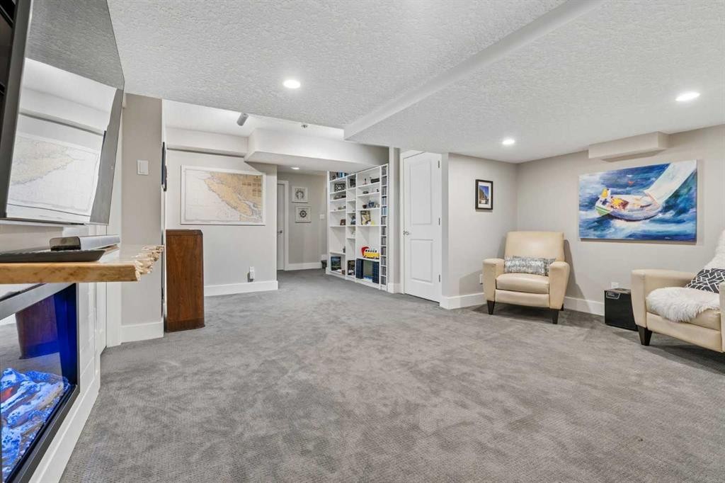 38 Victoria Cross Boulevard Sw, Calgary, AB - Indoor