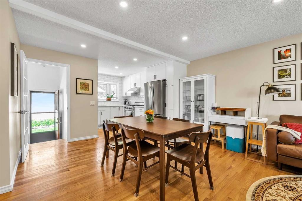 474 78 Avenue Ne, Calgary, AB - Indoor Photo Showing Dining Room