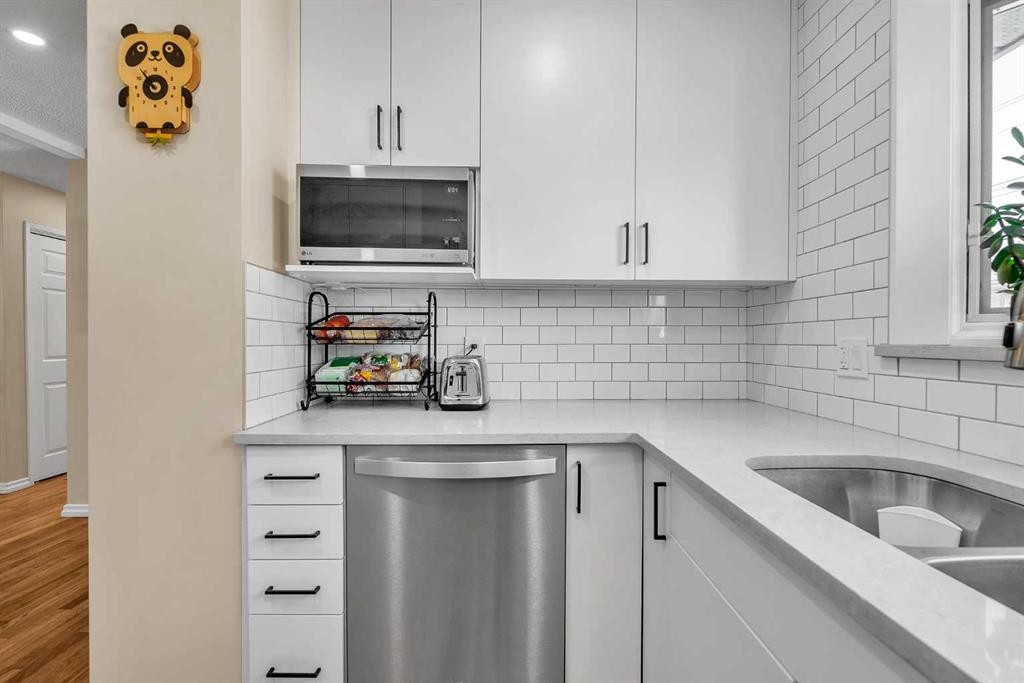 474 78 Avenue Ne, Calgary, AB - Indoor Photo Showing Kitchen