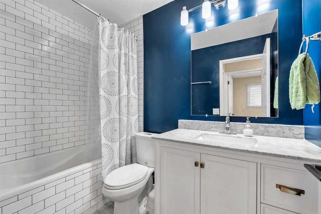 474 78 Avenue Ne, Calgary, AB - Indoor Photo Showing Bathroom