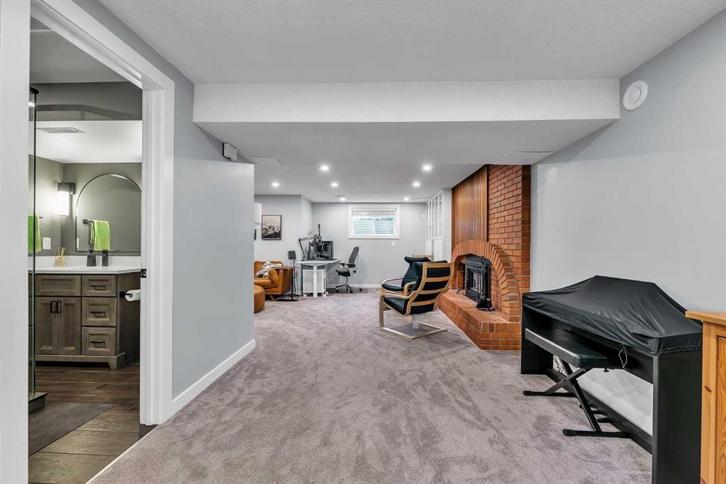 474 78 Avenue Ne, Calgary, AB - Indoor