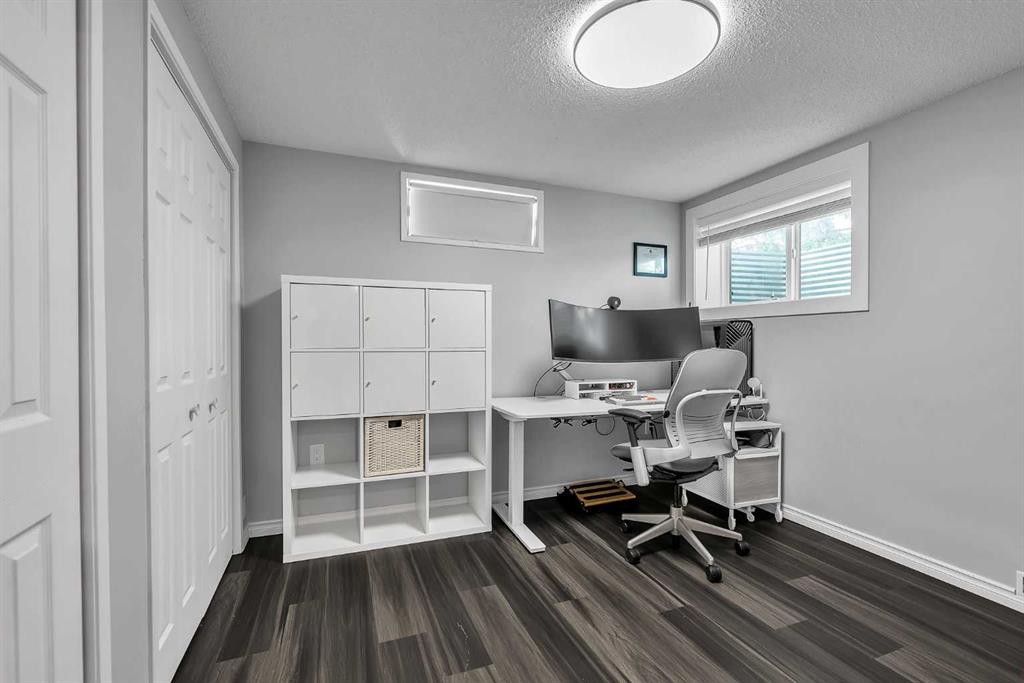474 78 Avenue Ne, Calgary, AB - Indoor Photo Showing Office